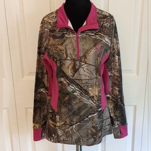 Ladies RealTree Camouflage L/S shirt w/hot pink 3/4 zipper & accents Sz Medium